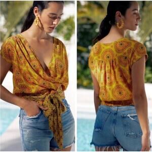 Maeve by Anthropologie Fete yellow print faux wrap top Medium Boho Short Sleeve